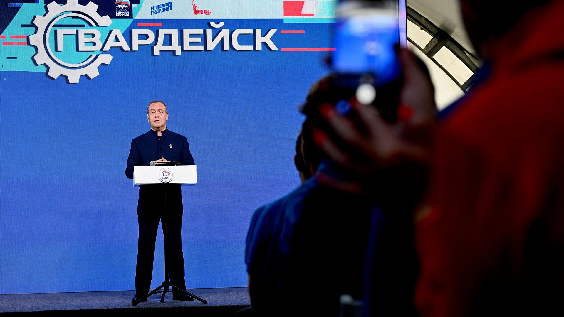 Медведев рассказал о переходе кадров из ОПК в гражданскую сферу после СВО