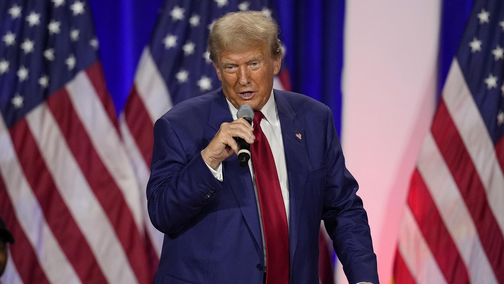 Израилю не следует запрещать атаковать ядерные объекты Ирана, считает Трамп