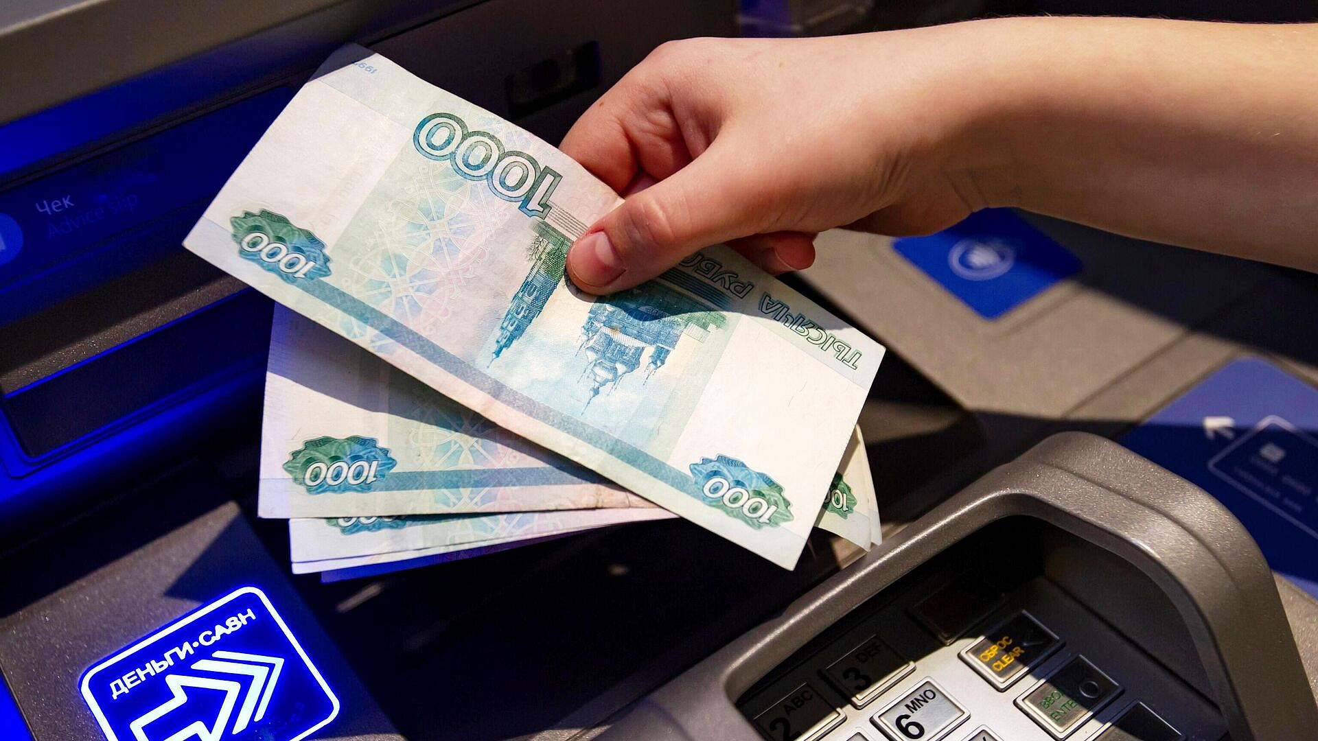 Россиянам раскрыли, как мартовские праздники влияют на зарплату