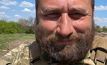 Посол Украины в Венгрии оформил машины на жену с доходом 520 долларов в год