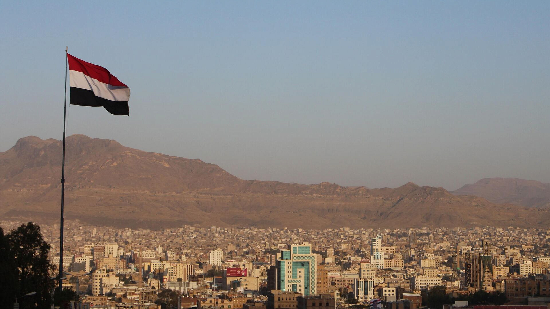 ВМС Британии сообщили о нападении на судно в Красном море