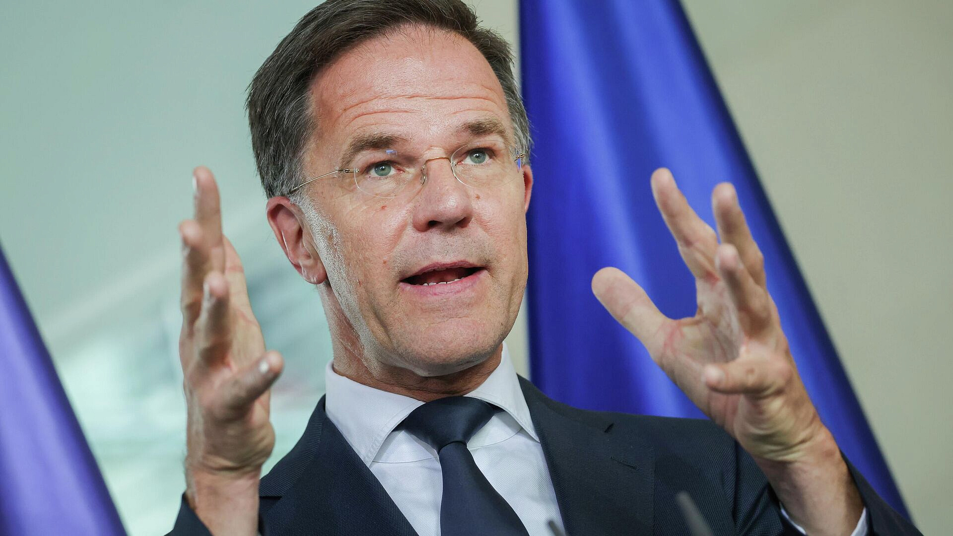 Рютте пообещал продолжить поставки оружия Украине