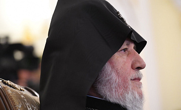 Католикос всех армян посетил находящегося под домашним арестом Карапетяна