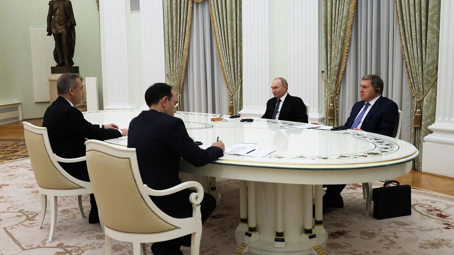 Путин на встрече с Фиданом заявил о решимости продвигать общие проекты