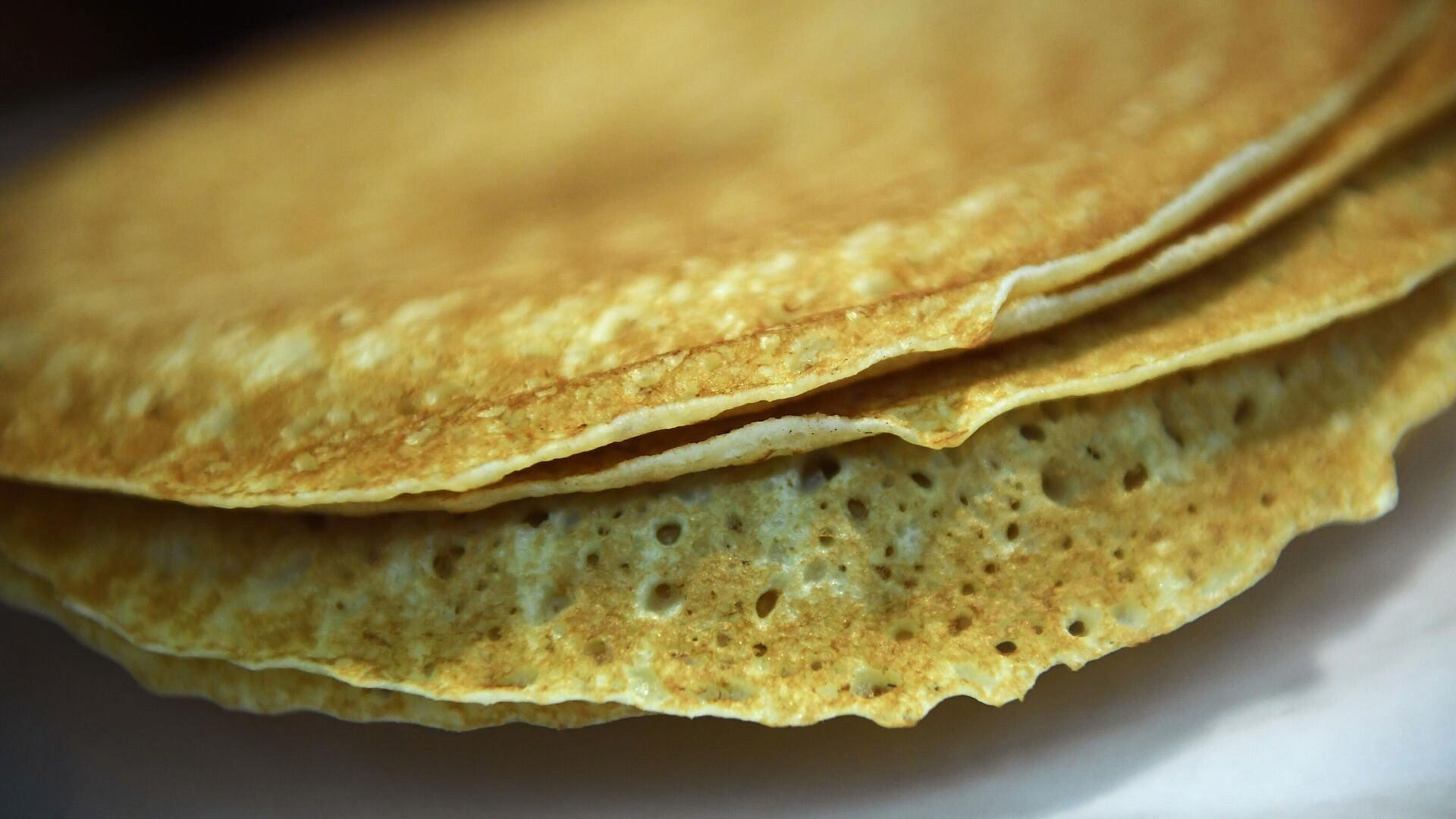 Диетолог назвала допустимую порцию блинов