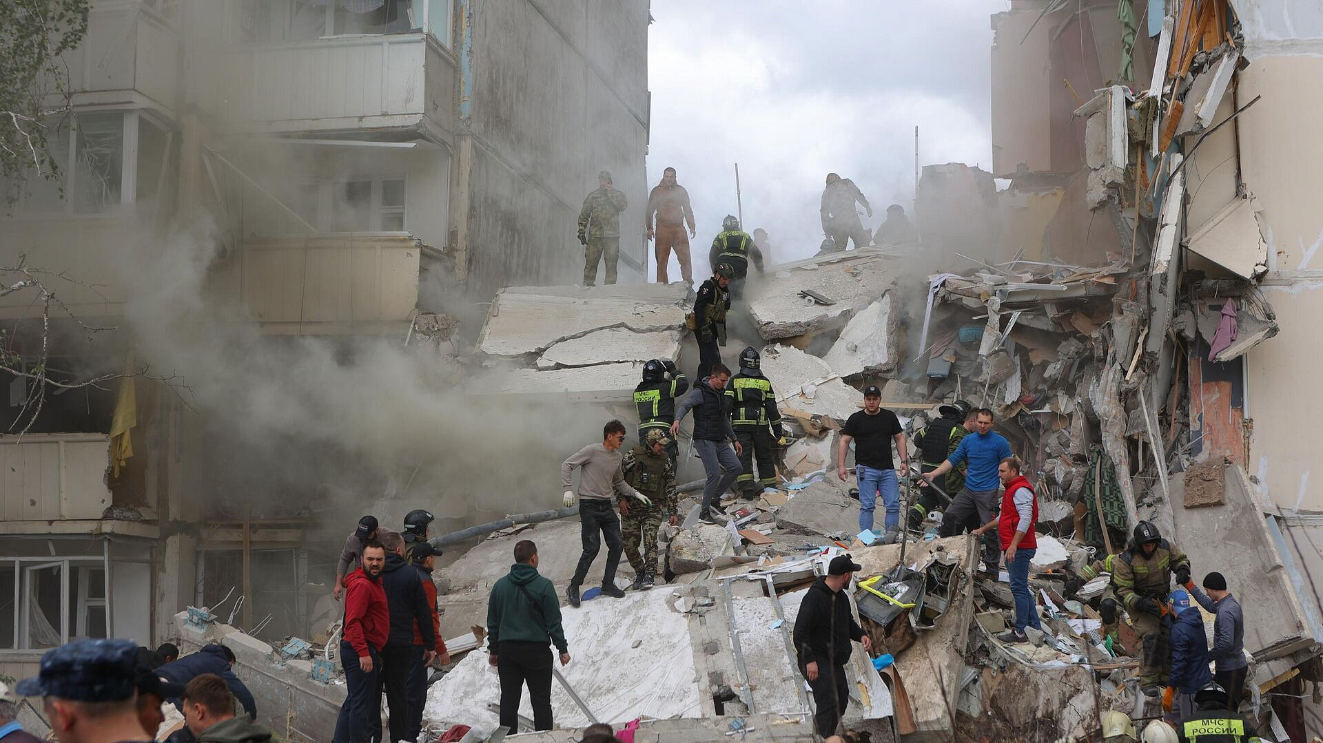 В Белгороде 36 человек из поврежденного дома находятся в ПВР