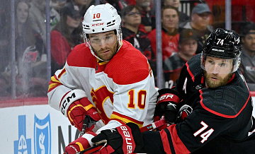 "Калгари" обыграл "Каролину" в матче НХЛ