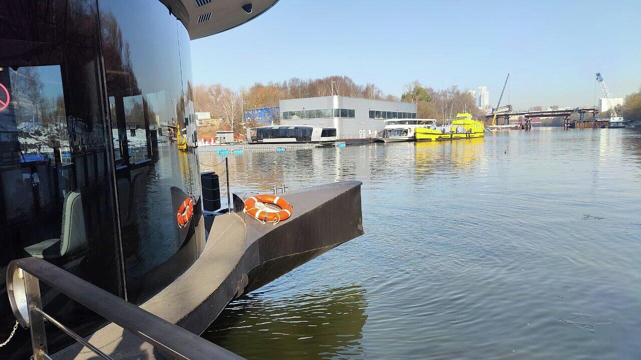 В Москве при попадании байдарки под винты речного транспорта погиб человек