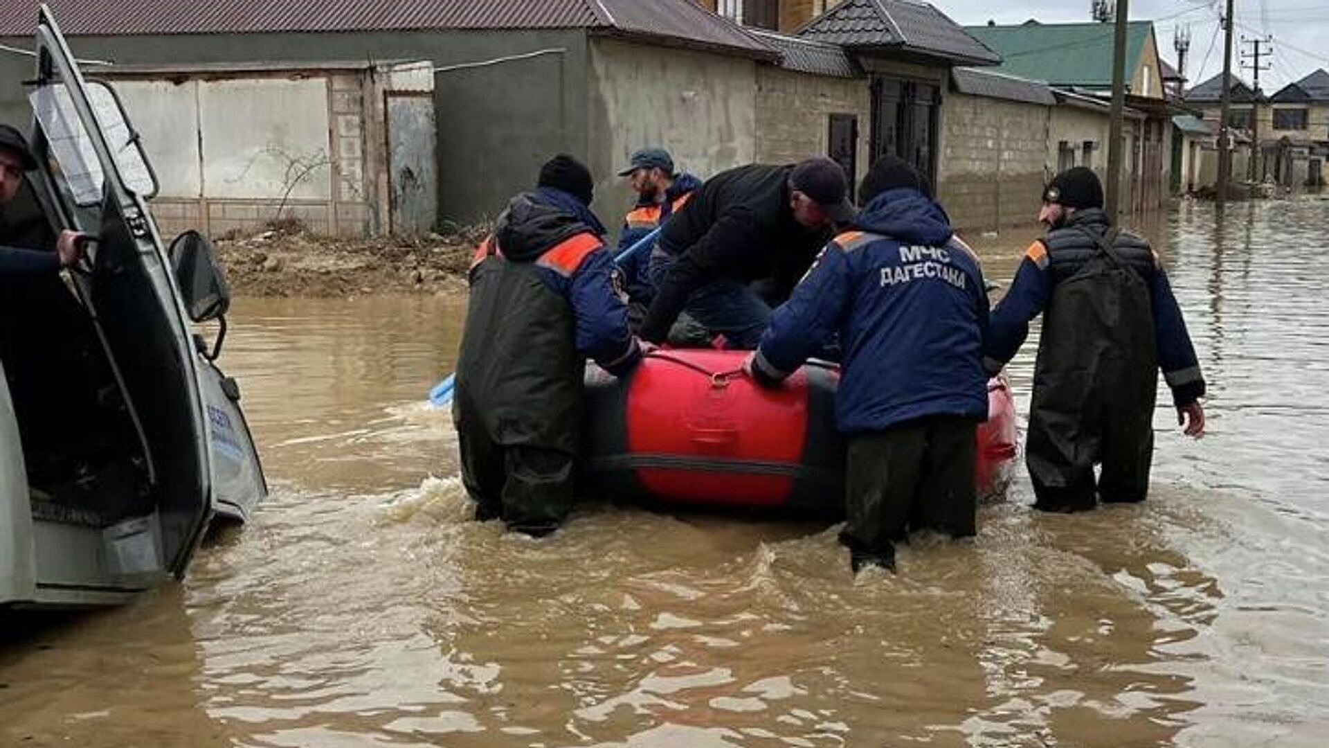 В Дагестане после прорыва дамбы оказались подтоплены десятки домов
