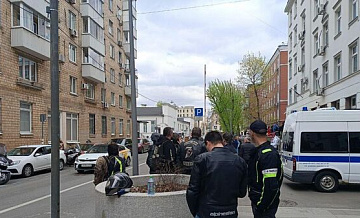 Байкеры собрались у здания суда, где рассмотрят дело об убийстве москвича