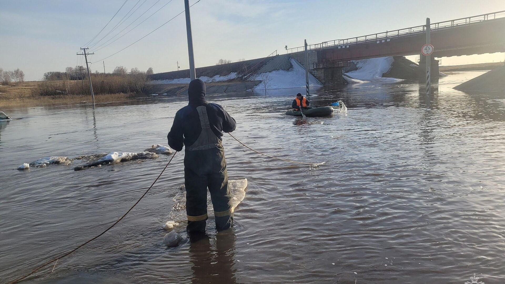 На Алтае талые воды подтопили более 250 участков и десять домов