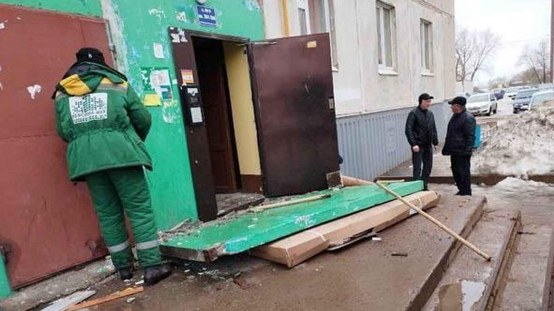 В Уфе обрушилась перегородка подъезда жилого дома