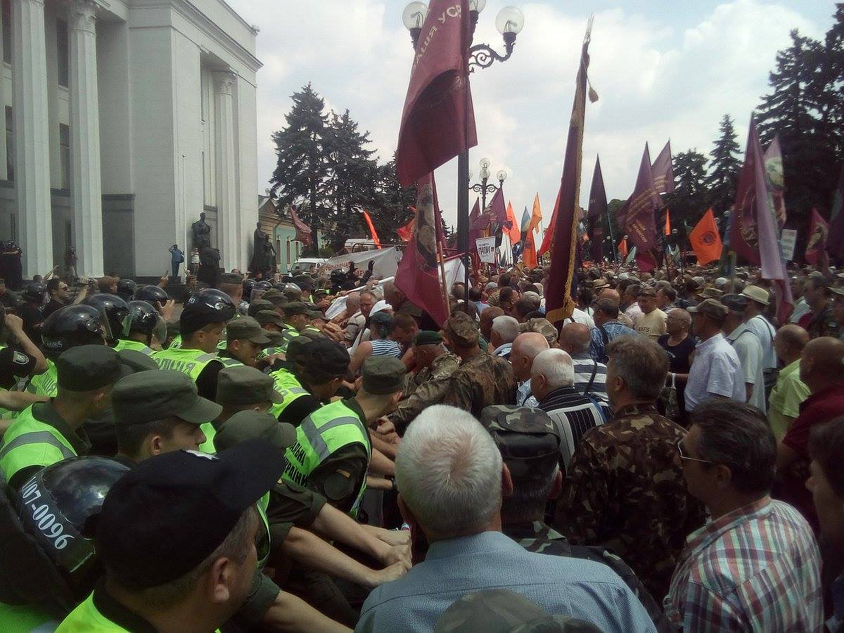 В Украине произошли столкновения митингующих шахтёров с полицией
