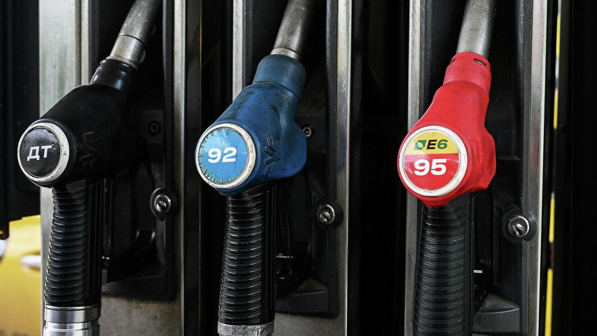 Водителям объяснили, сколько топлива нужно заливать в бак