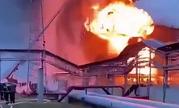 На нефтебазе на Кубани после удара ВСУ полностью выгорели два резервуара