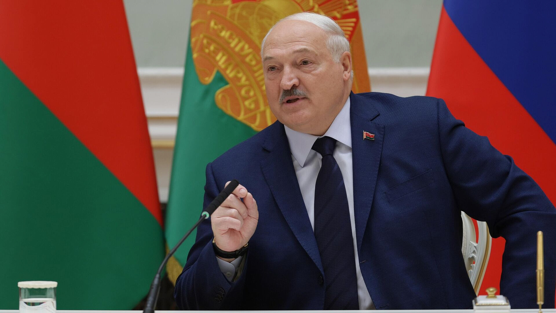 Лукашенко объяснил значение российского "ядерного зонтика" для Белоруссии