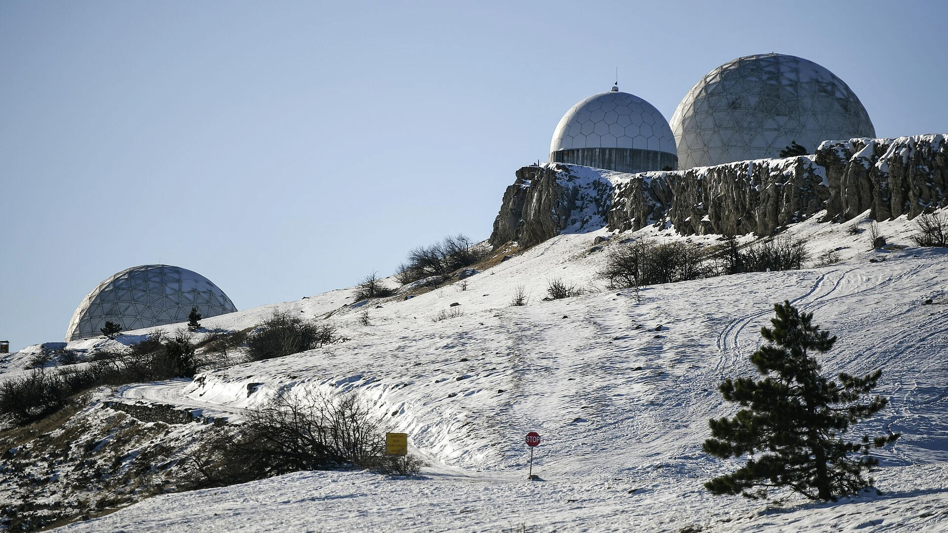 На плато Ай-Петри в Крыму установилась зимняя погода