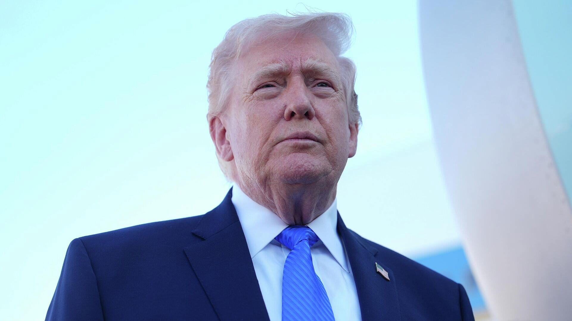 Трамп проголосовал по почте на выборах во Флориде, пишут СМИ