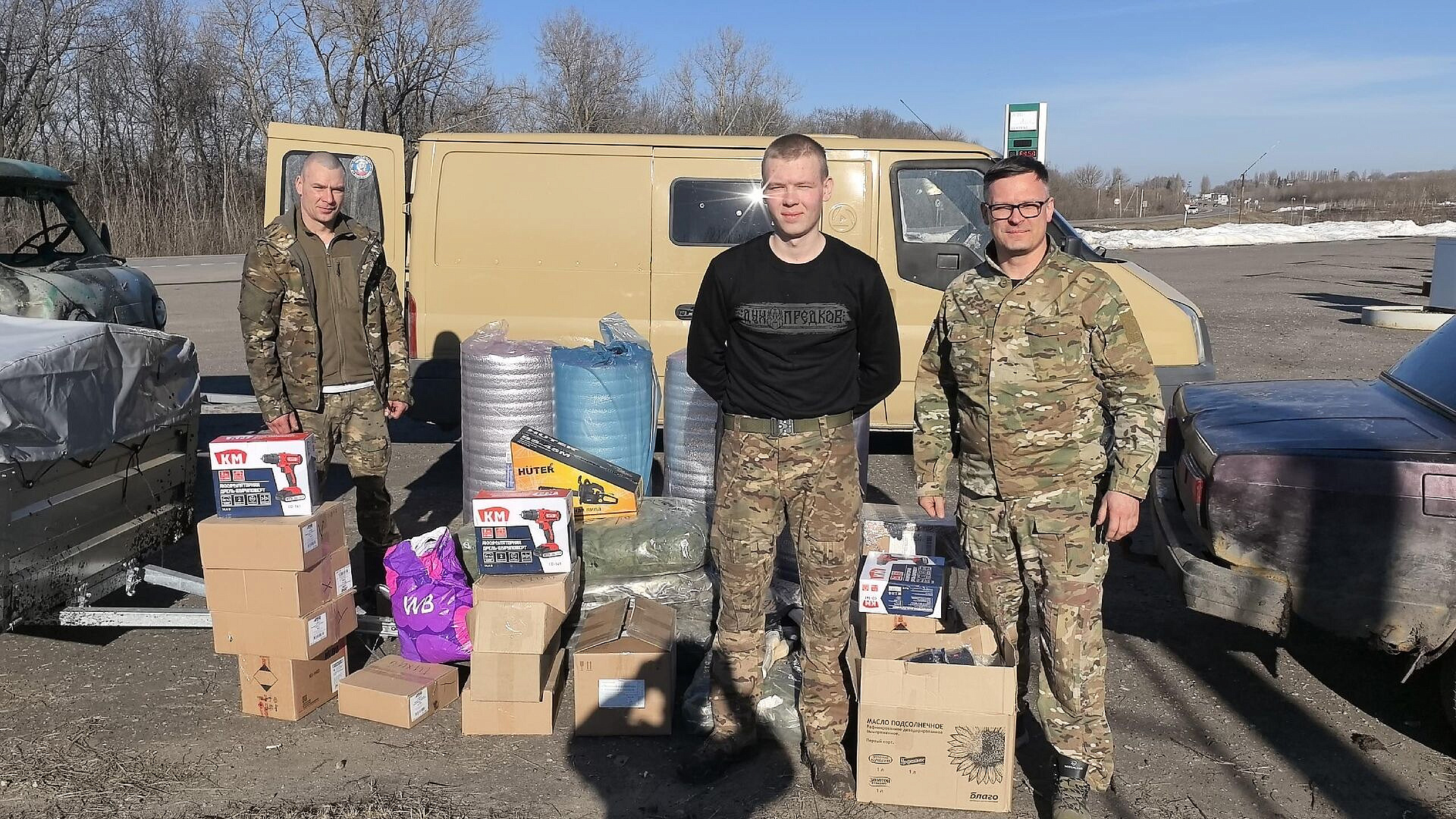 Новгородский депутат отвез в зону СВО авто, масксети и стройматериал