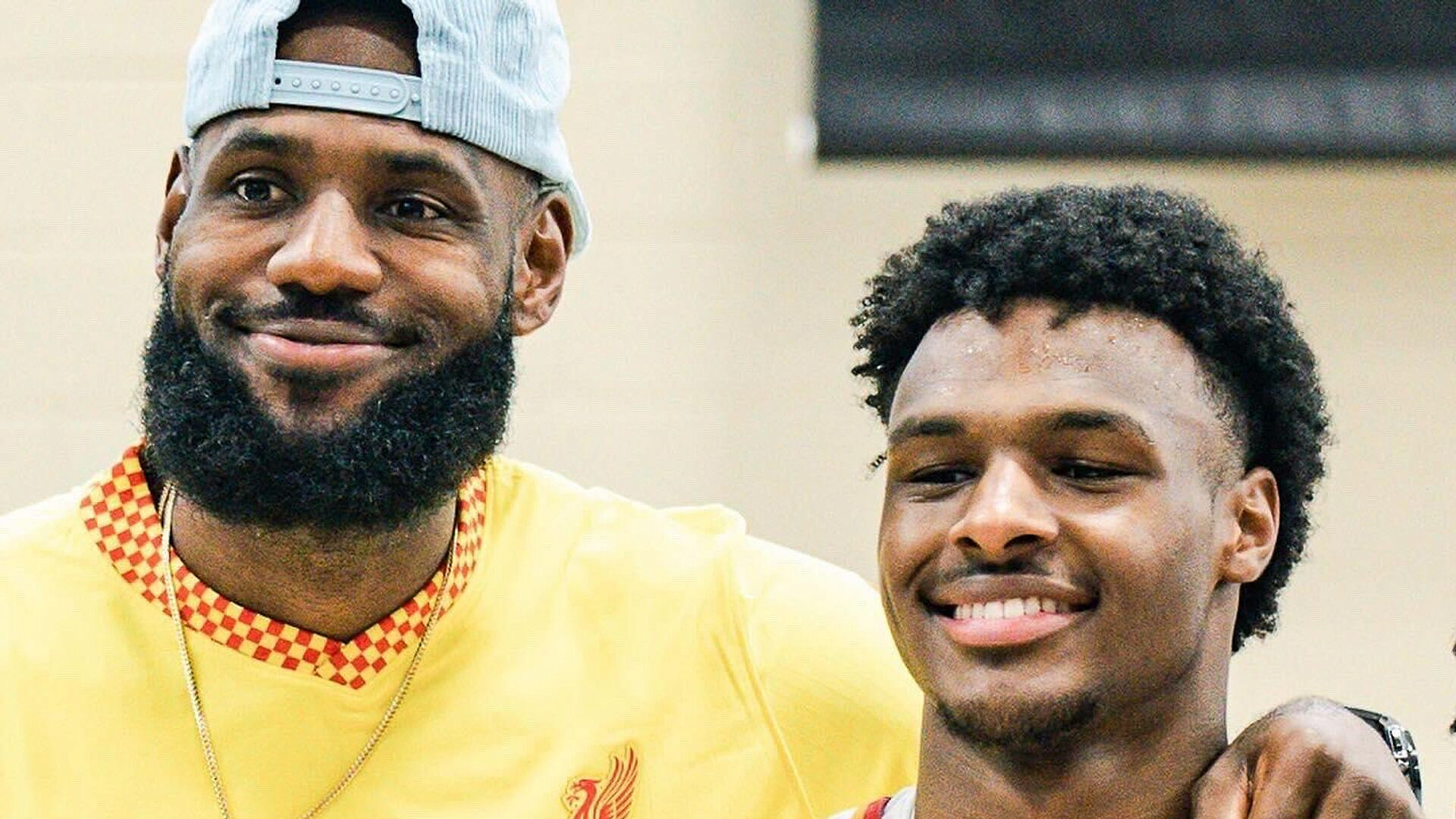 Бронни Джеймс стал автором первой в истории НБА передачи сына на отца