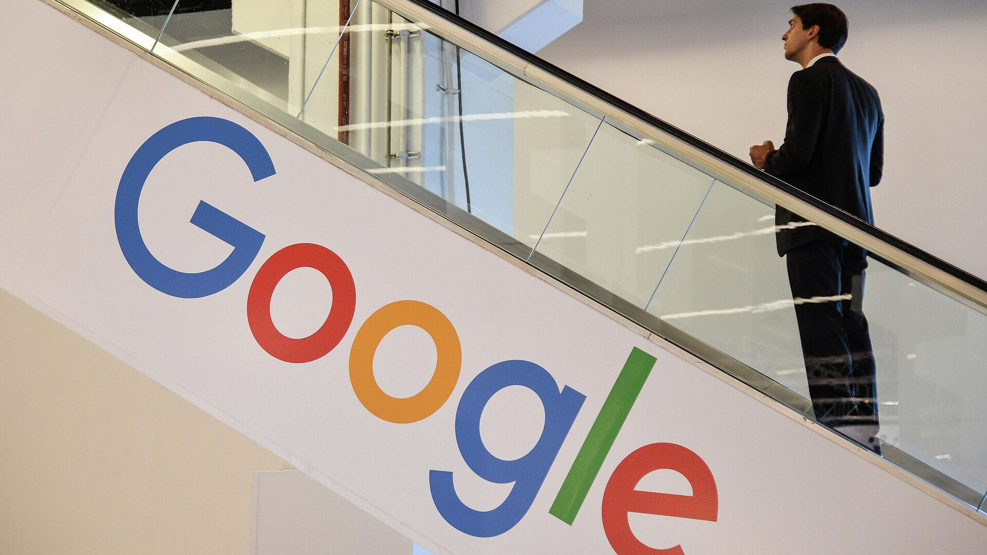 Google переименовала в своем приложении Персидский залив на Арабский Google переименовала в своем приложении Персидский залив на Арабский