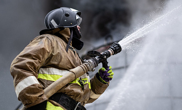 В Приморье загорелись бочки с дизтопливом