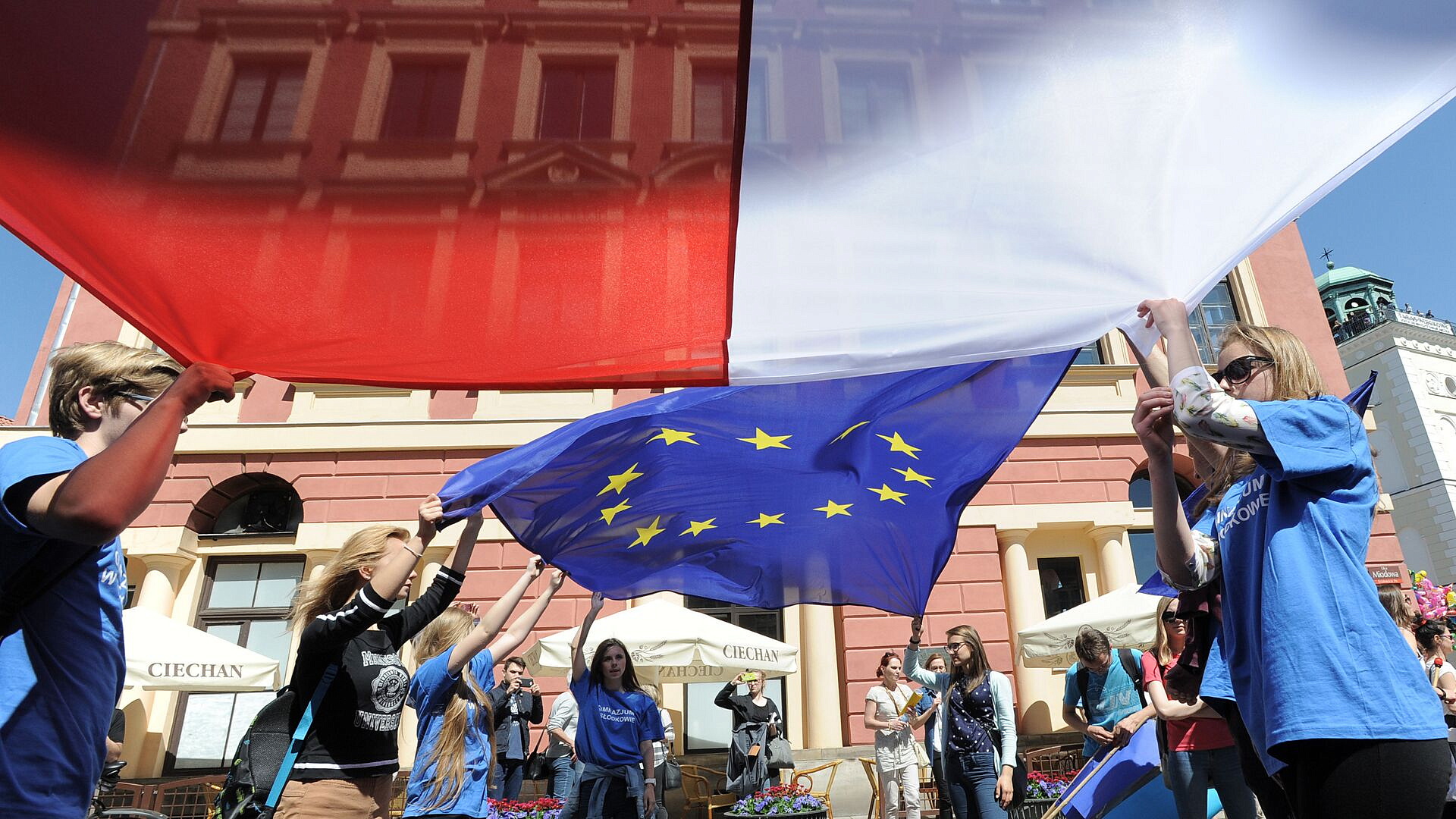 Польша и Германия выступили за вывод украинских беженцев из соцподдержки Польша и Германия выступили за вывод украинских беженцев из соцподдержки