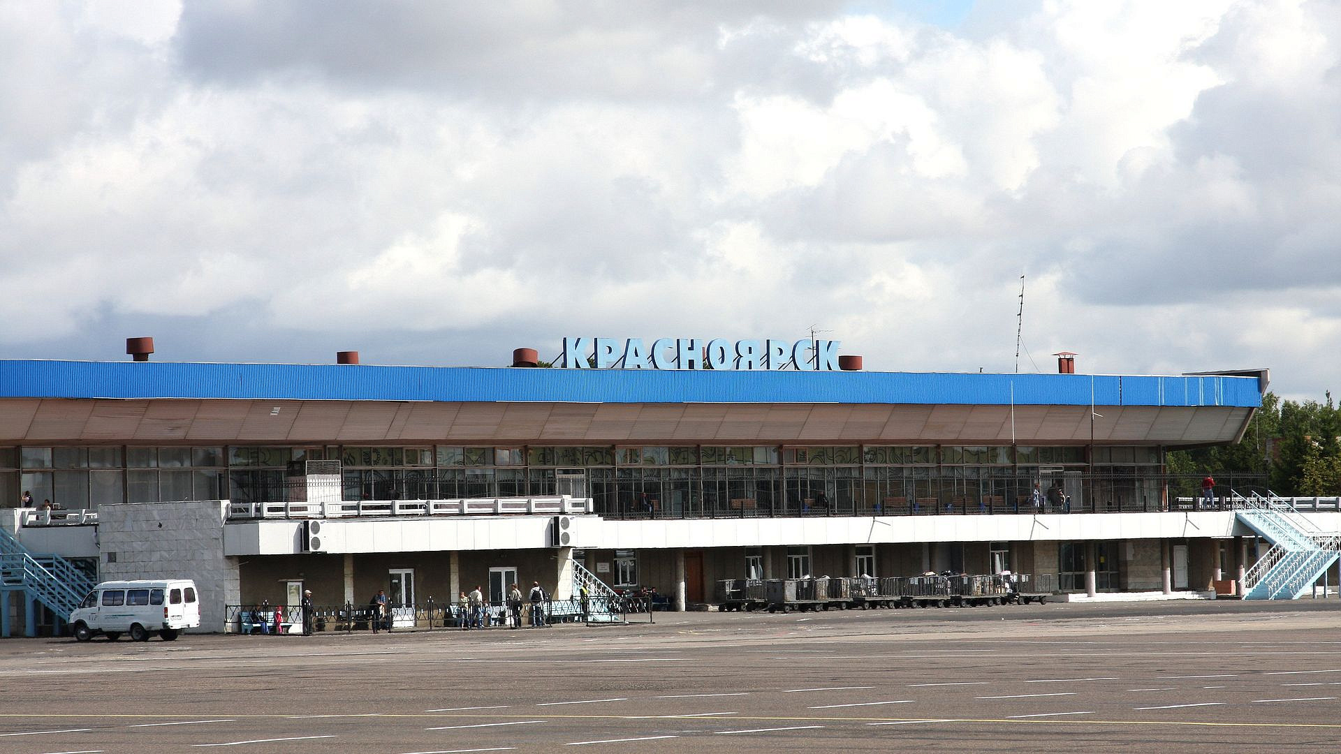 Самолет "КрасАвиа" вернулся в Красноярск из-за неисправности