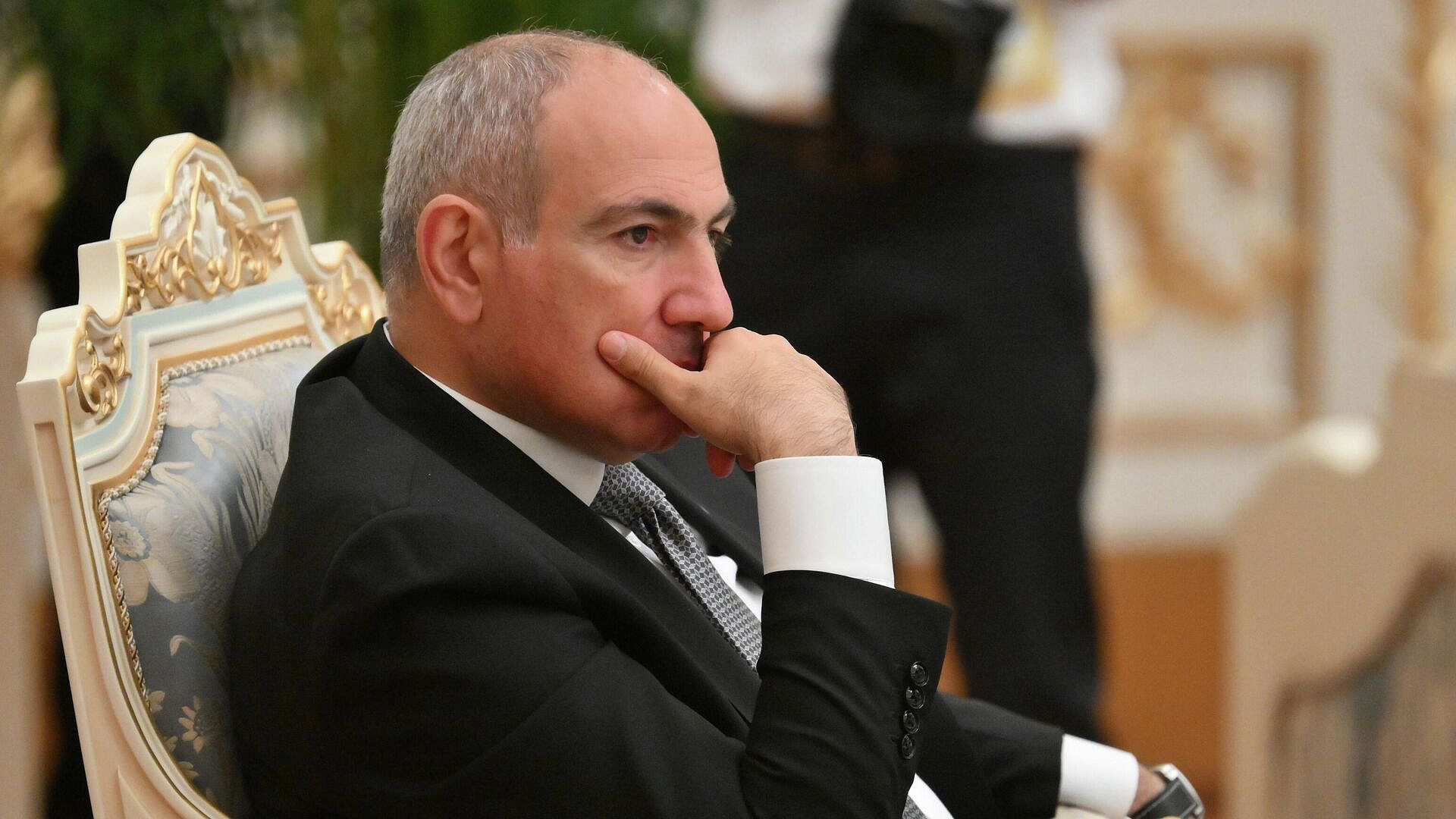 СМИ: Пашинян приказал закрыть почти все компании оппозиоционера Царукяна