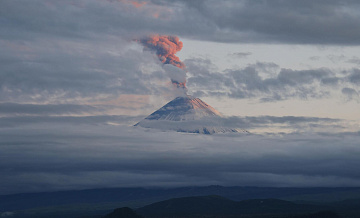 Пепел вулкана Ключевской может выпасть в двух населенных пунктах Камчатки