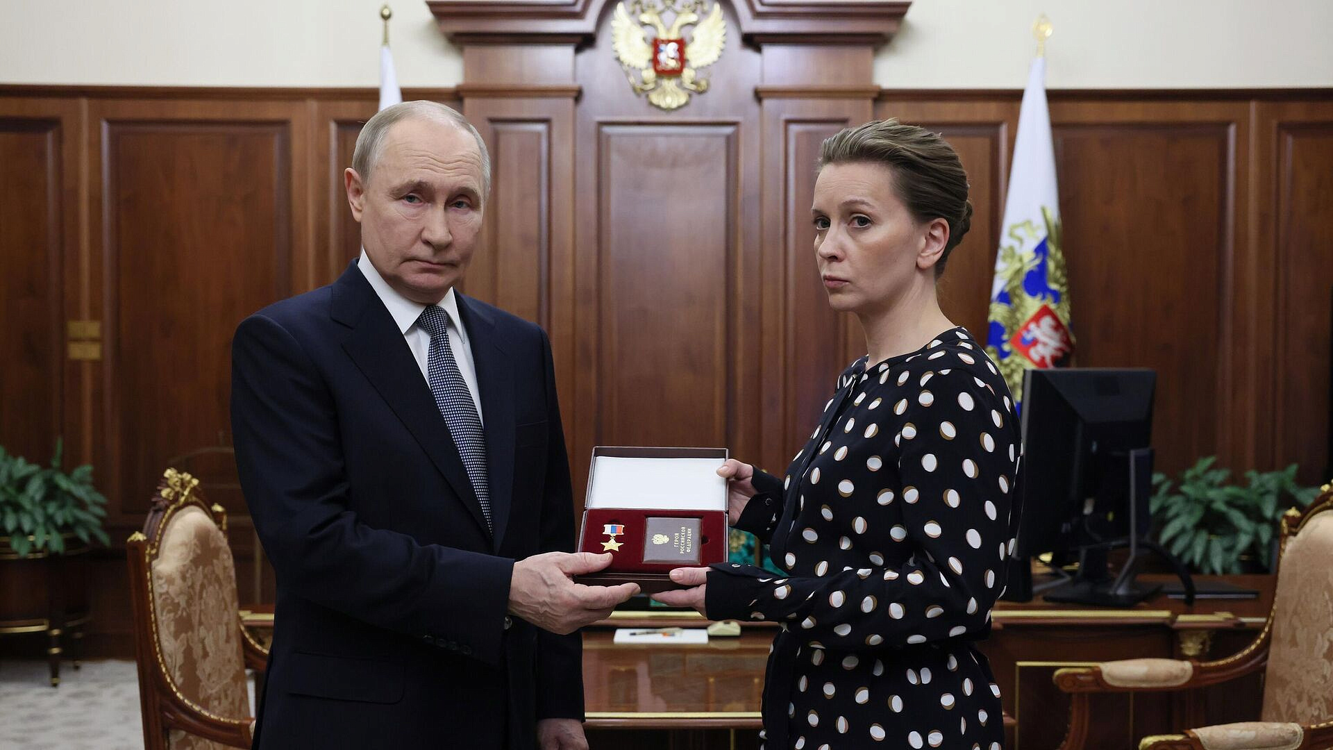 Вдова Чебнева поблагодарила Путина за вручение "Золотой звезды"