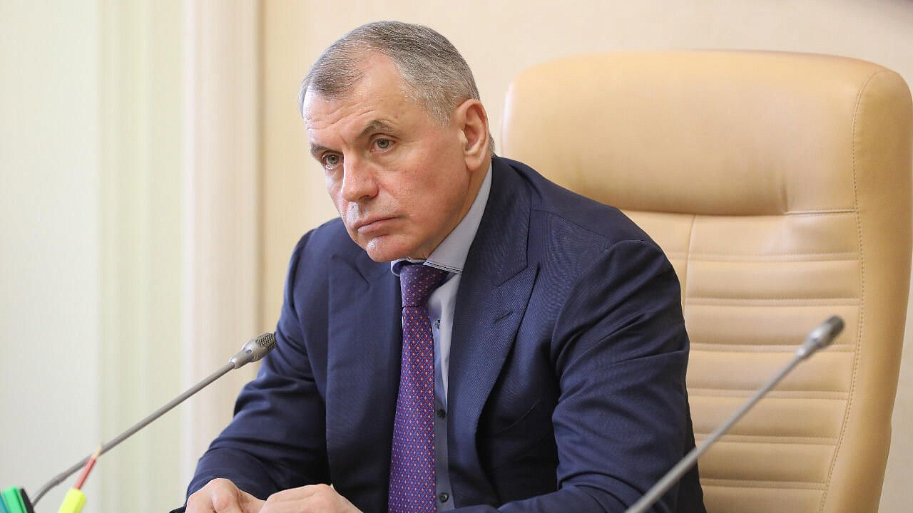 Константинов объяснил, почему Зеленский затягивает конфликт на Украине