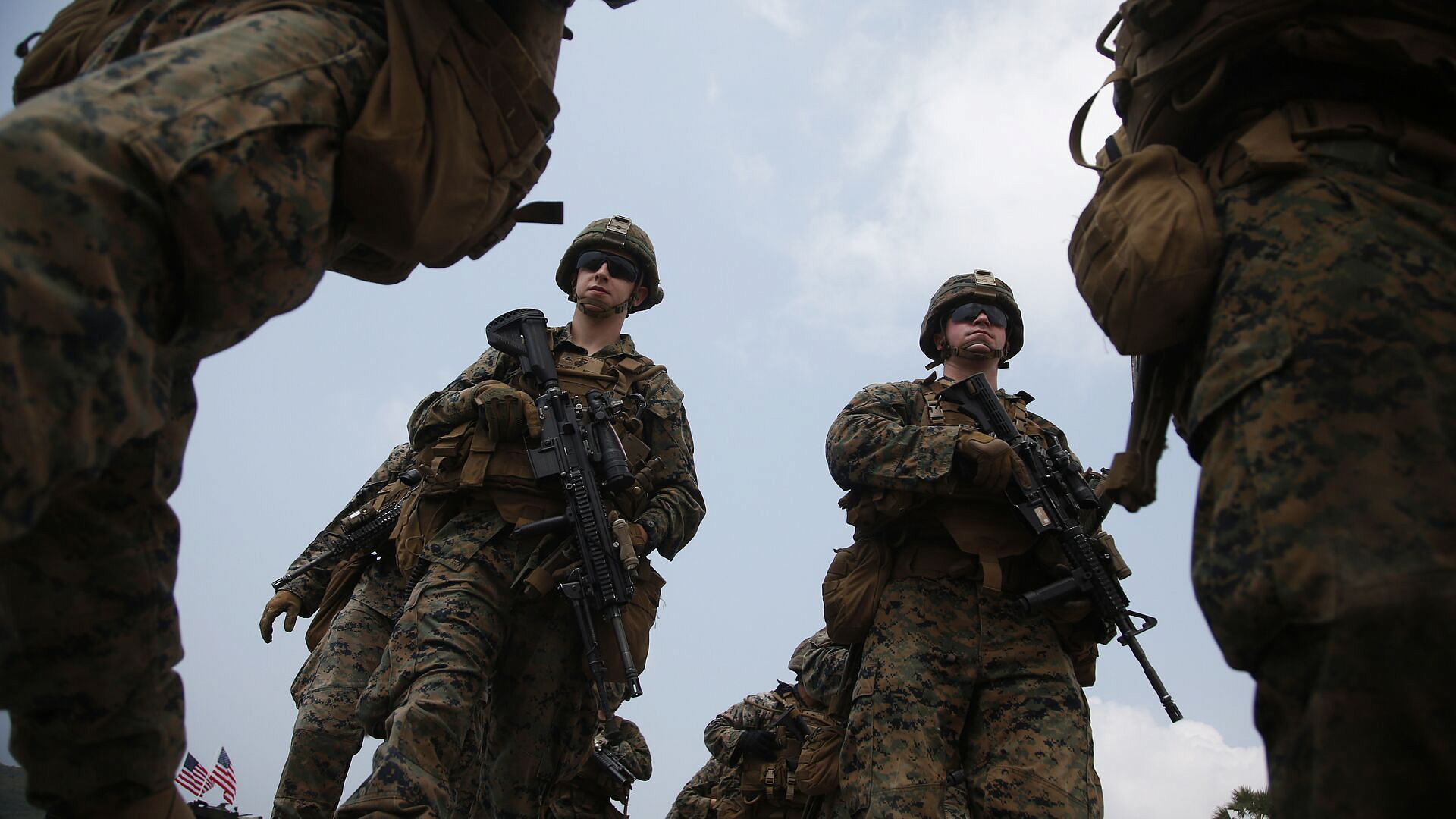 США ускоряют отправку сил на Ближний Восток, пишут СМИ