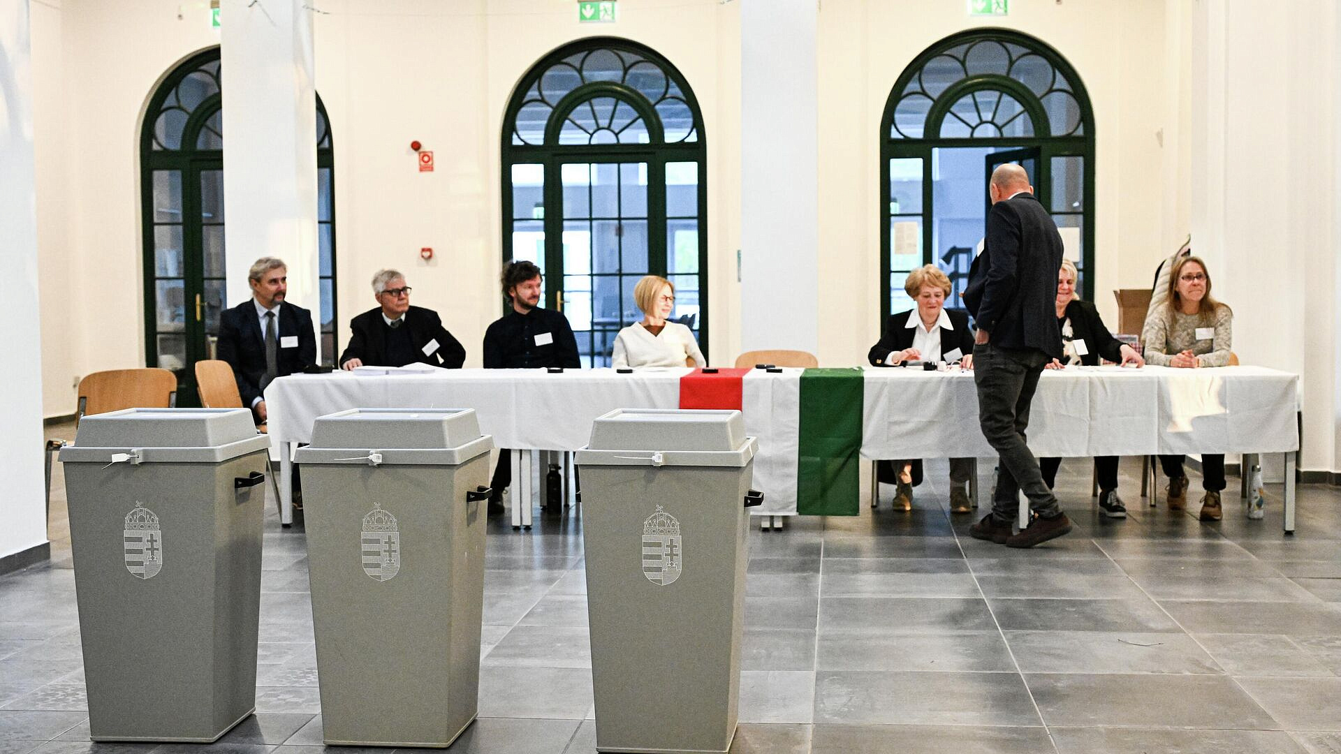 Явка на выборах в парламент Венгрии к 9.00 составила 16,89 процента