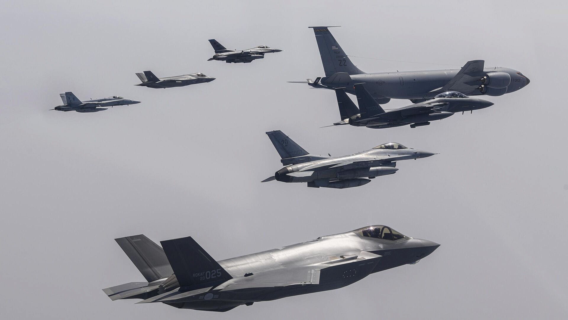 Южная Корея рассредоточит F-35 из-за опасений ударов КНДР