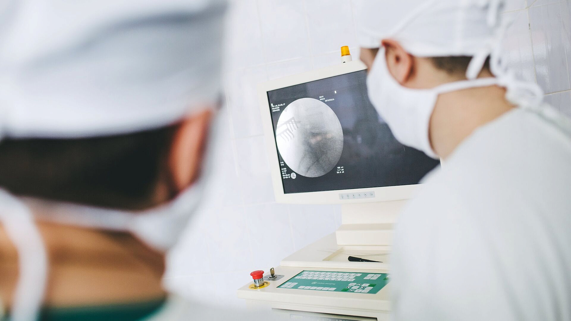 В мочевом пузыре у школьника из Москвы нашли пластилин размером с киви