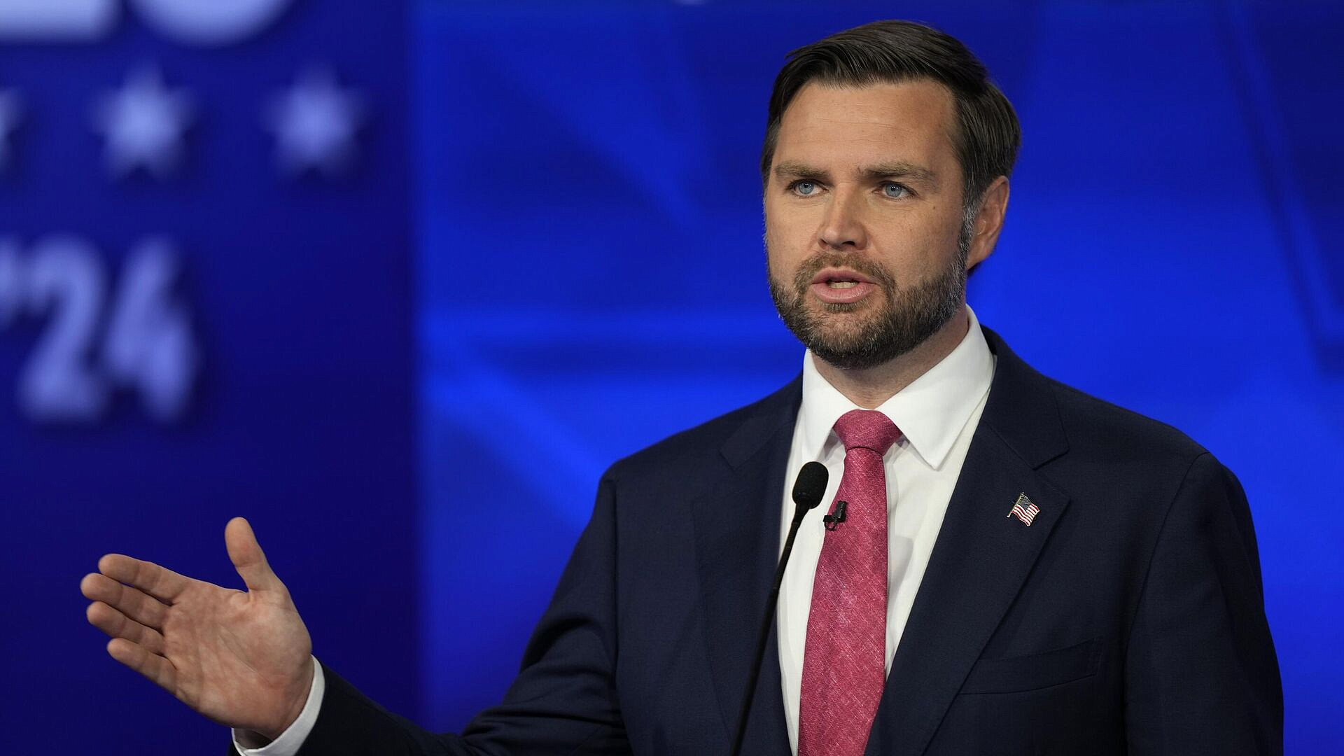 Вице-президент США обеспокоен использованием ИИ для слежки