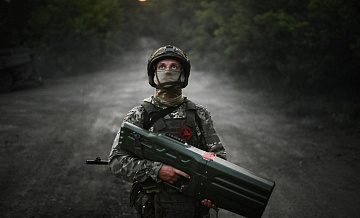 ВСУ сбрасывали зажигательные смеси на мирных жителей в ДНР, заявил очевидец