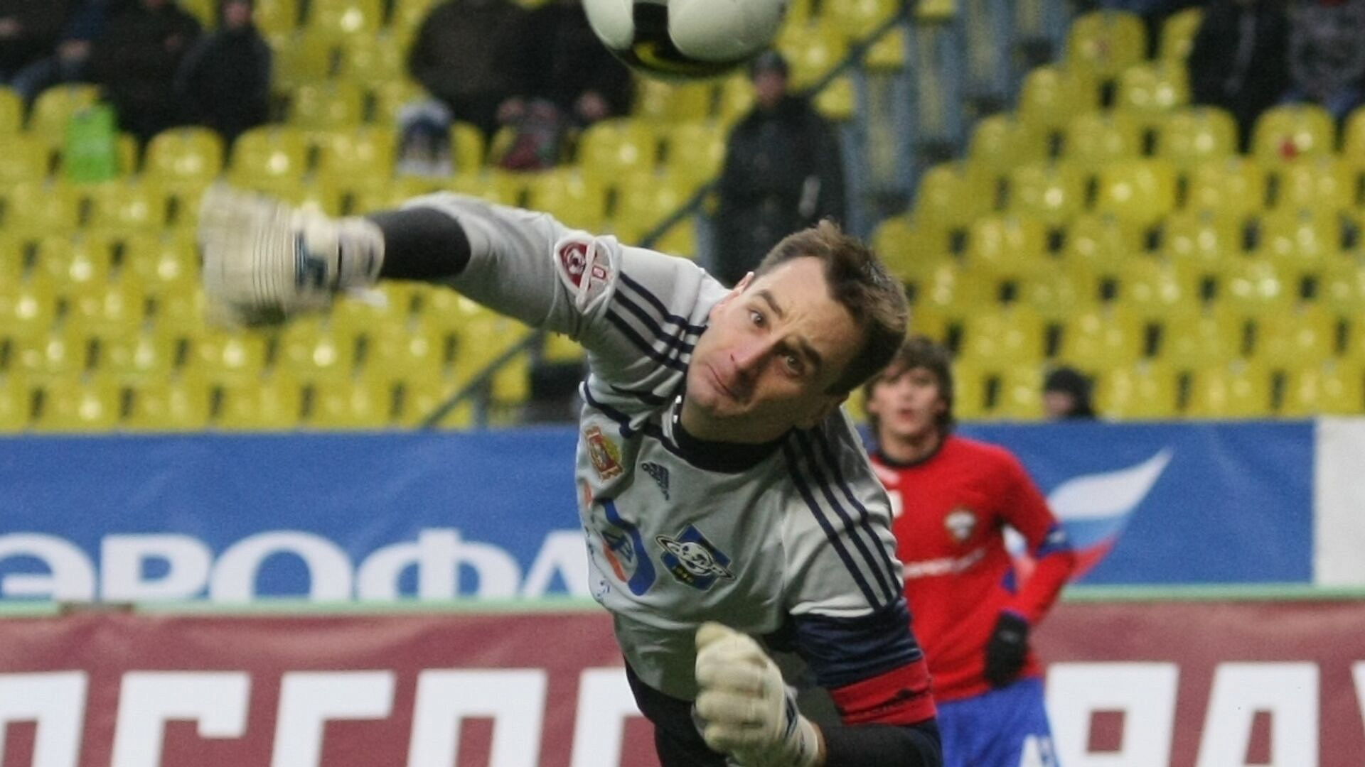 Сына легенды РПЛ заменили после пропуска трех мячей за 15 минут в матче ЛЧ