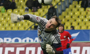 Сына легенды РПЛ заменили после пропуска трех мячей за 15 минут в матче ЛЧ