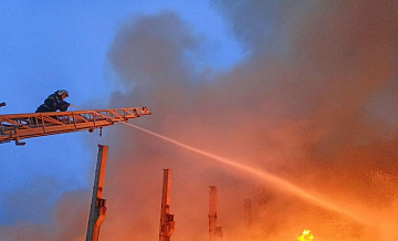 В Смоленске загорелся цех по производству кирпича