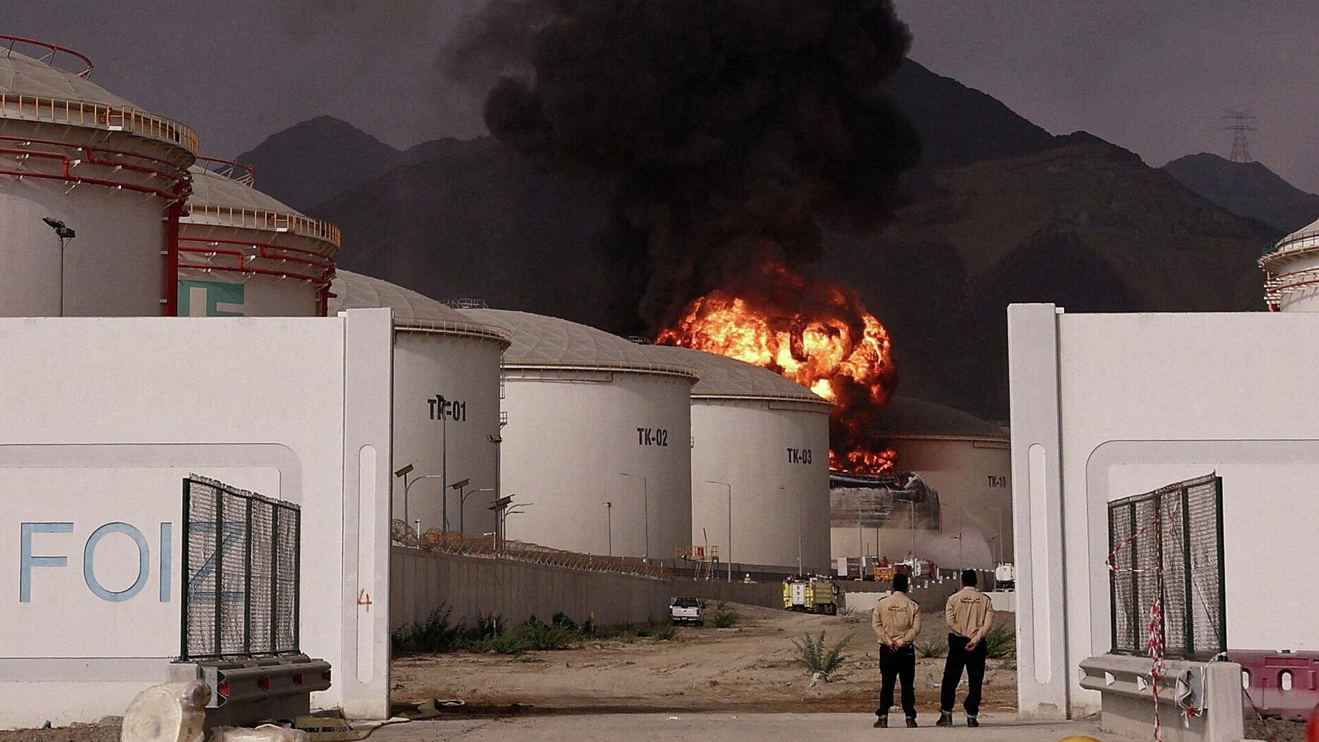 В ОАЭ после удара БПЛА загорелась промзона с объектами нефтяной индустрии