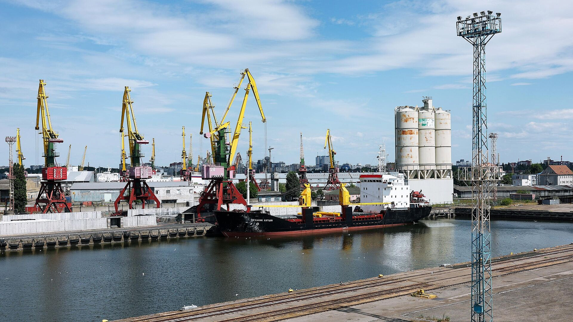 Морской терминал в Калининградской области принял первый паром