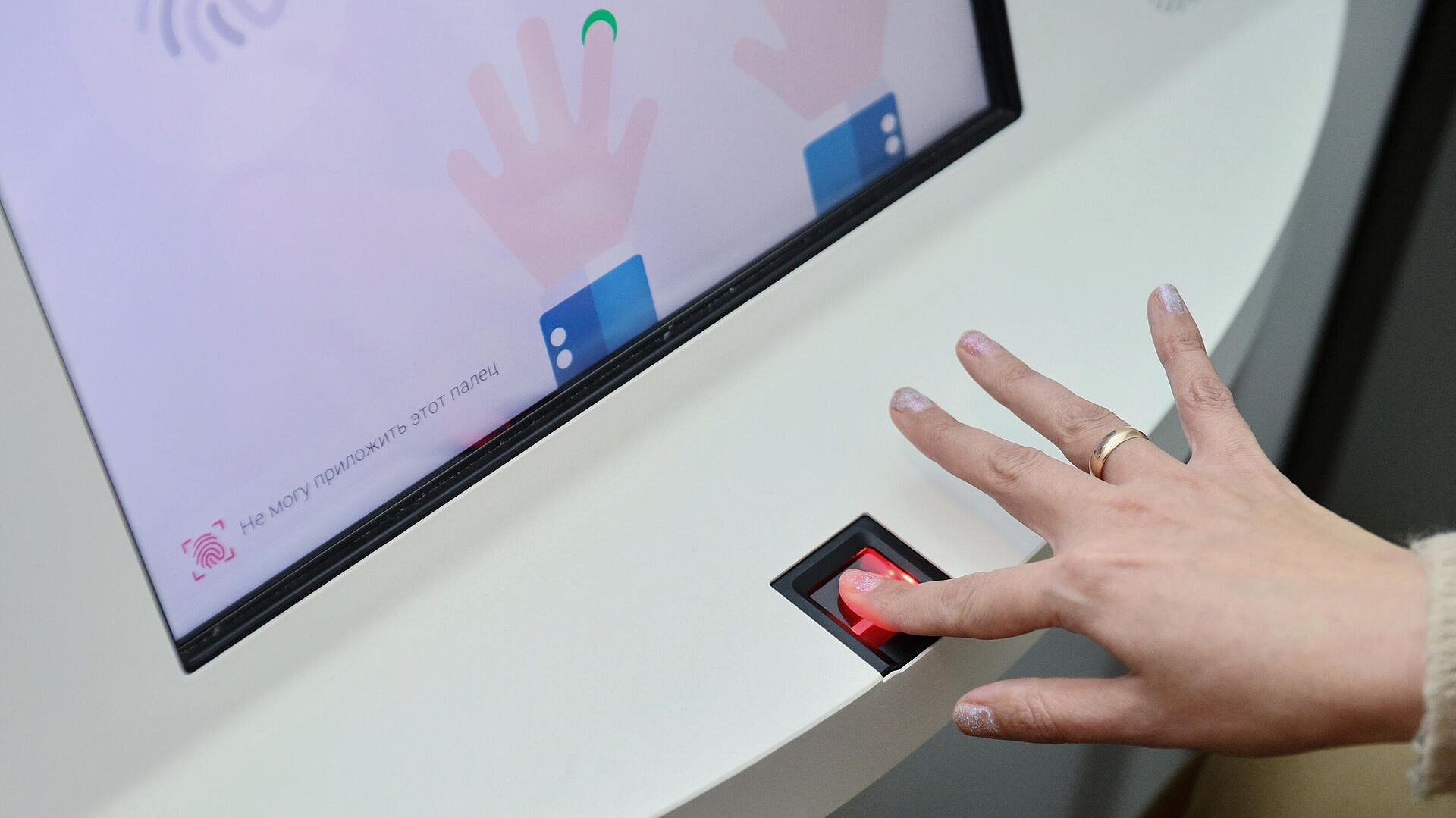 ЦБТ протестирует биометрическую идентификацию иностранцев при въезде