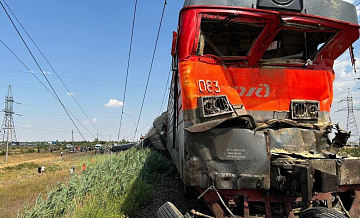 К месту схода поезда под Волгоградом направили бригады скорой