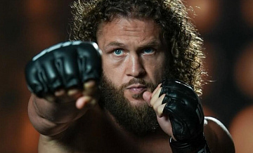 Рафаэль Физиев потерпел досрочное поражение на UFC 325