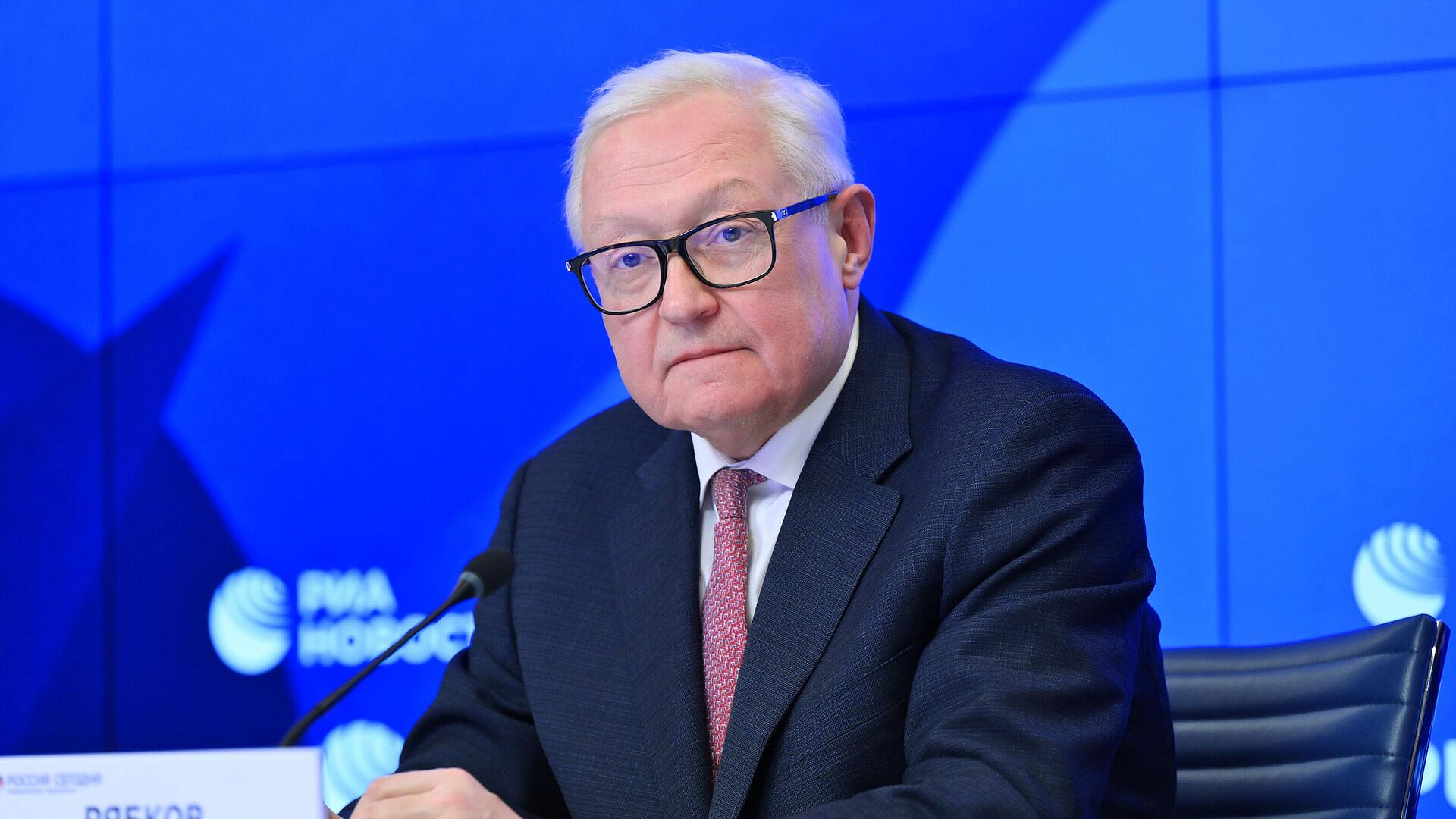 Рябков: попытки спонсоров Киева осложнить жизнь России обречены на провал