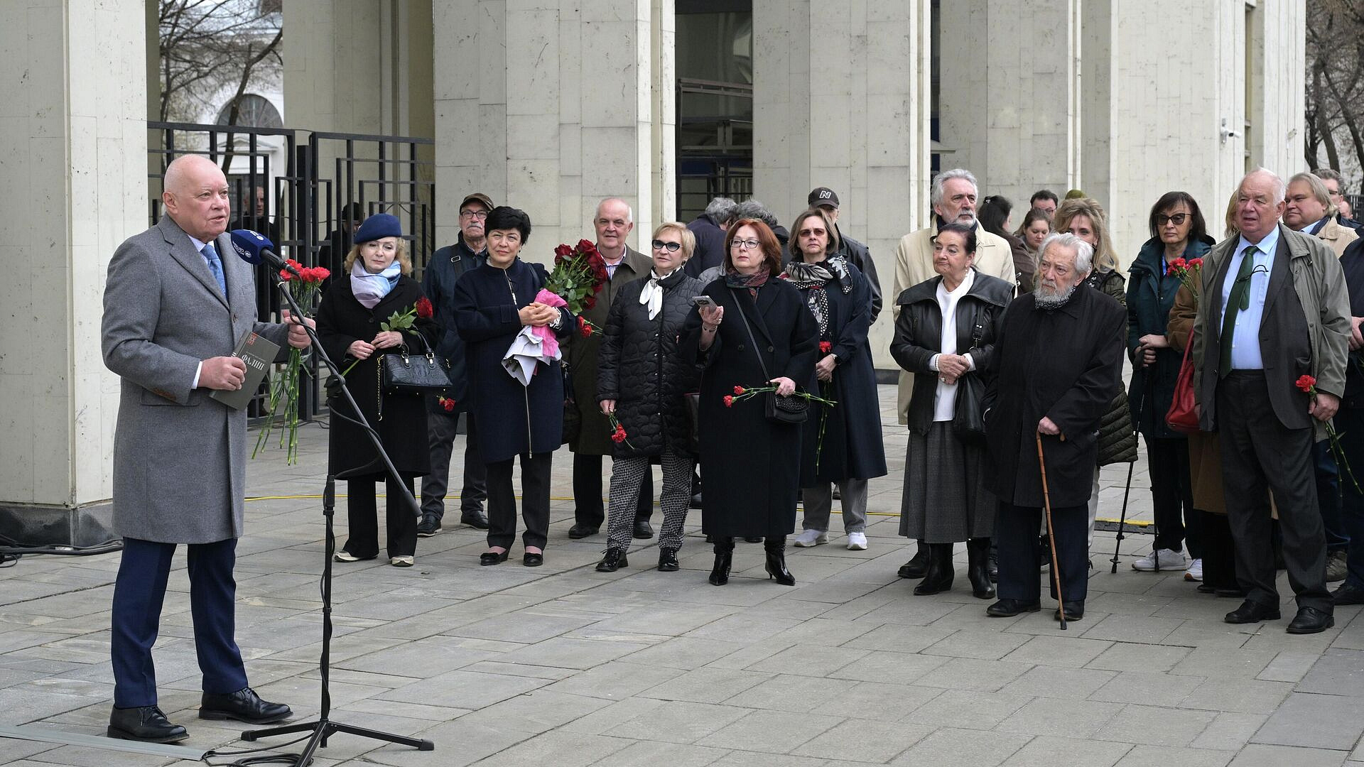 В Москве открыли мемориальную доску в память о Валентине Фалине