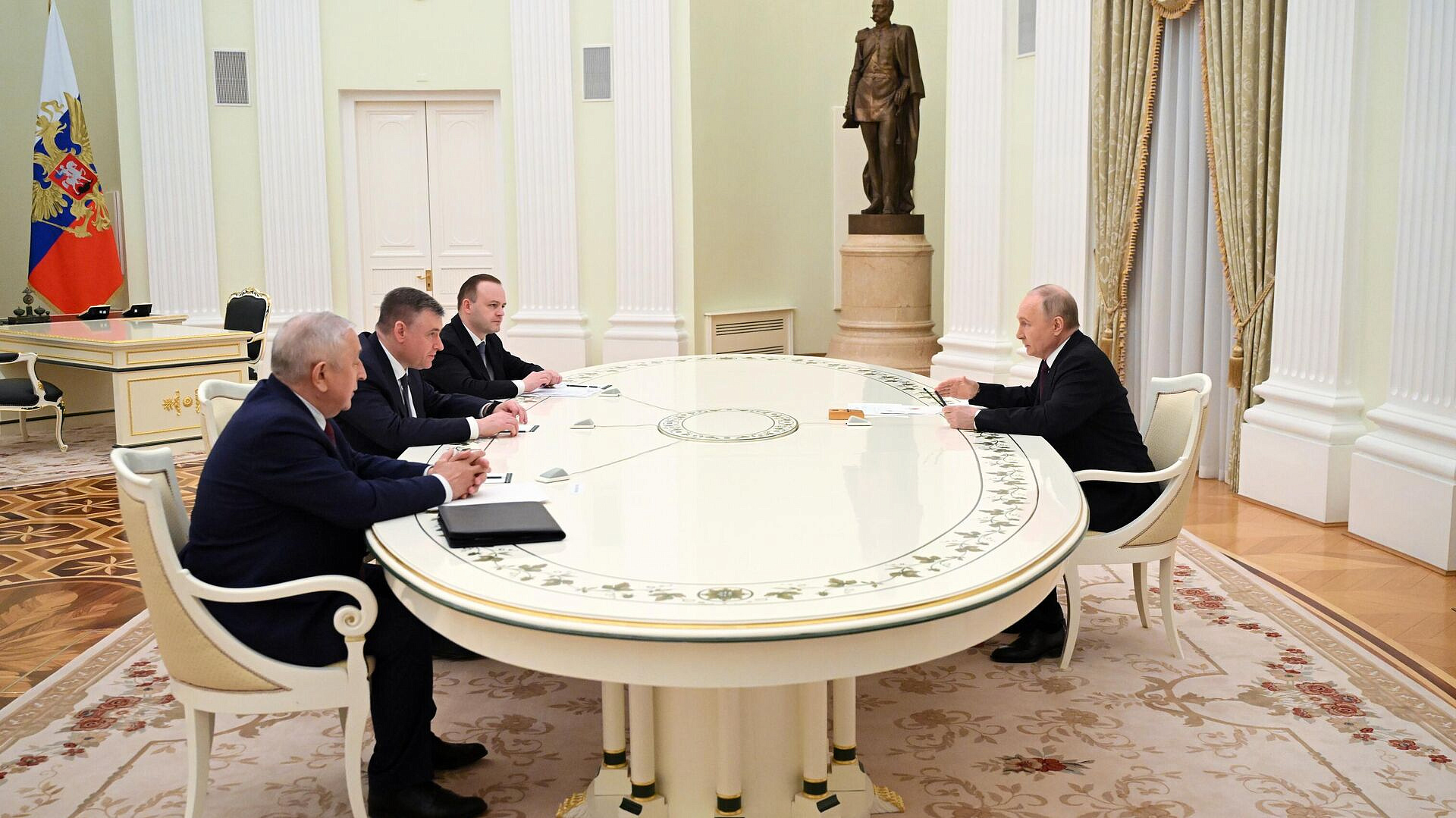 Харитонов пообещал передать Путину свои предложения