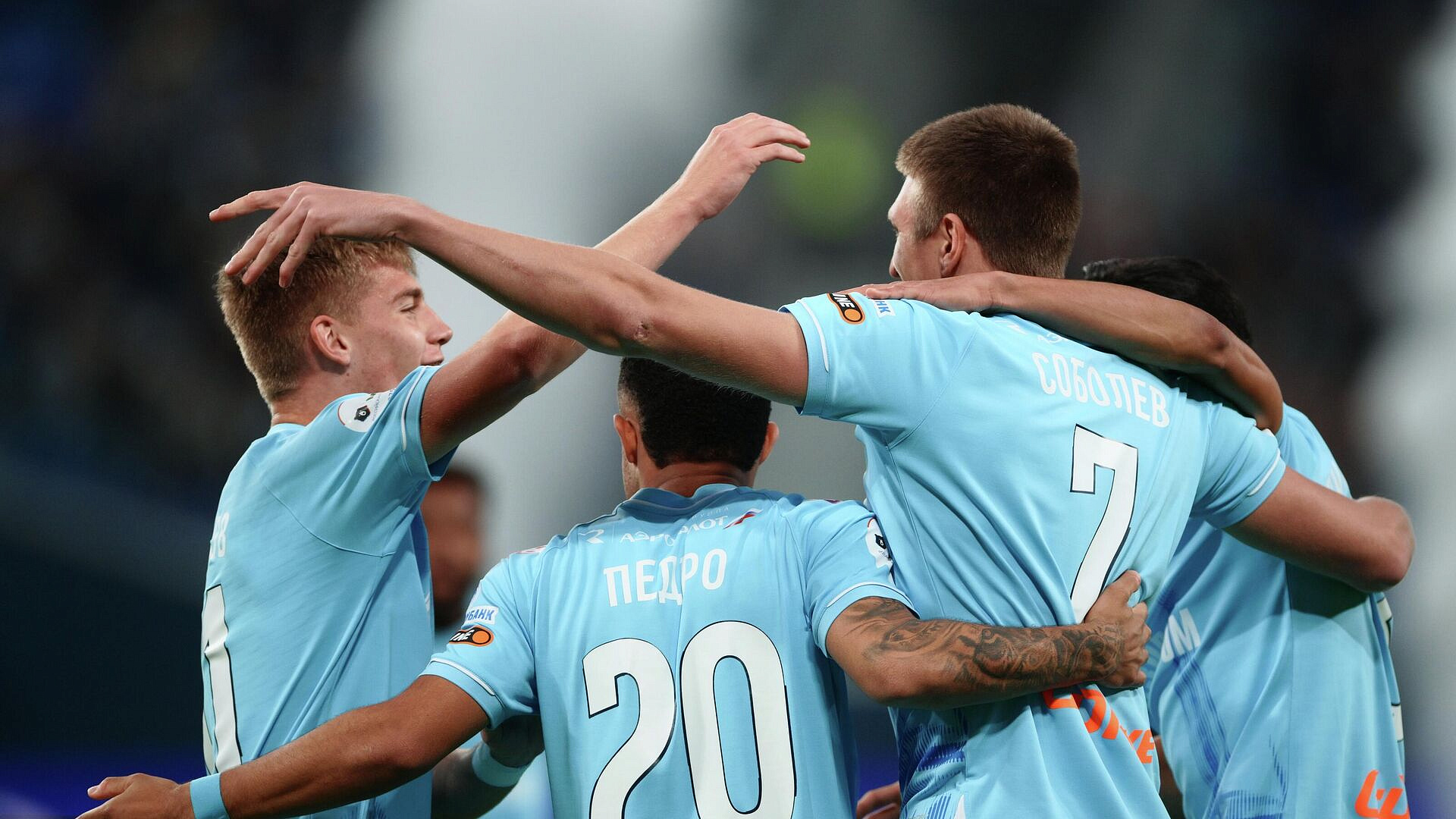 "Зенит" победил и продолжает гнаться за "быками"! Кто же станет чемпионом?